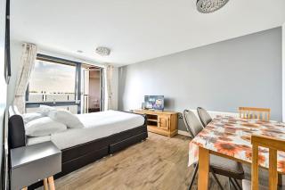 Spacious 5-bedroom modern apartment by Wembley - Brent - 1