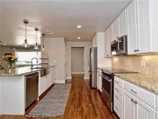 Private Pool & Hot Tub! Charming Hill Country Home Minutes to Wineries/Shops! - Johnson City - 4