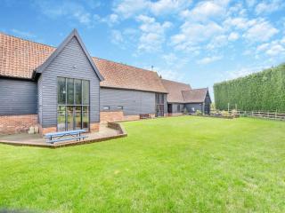 Clamp Farm Barn - Stowmarket - 0