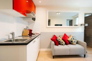 Stunning Modern Red Apartment near Bastille-Marais - Paris - 4