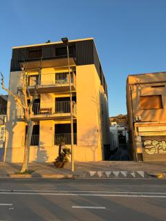 Apartamento de una habitación con terraza grande cerca de Barcelona - Badalona - 1