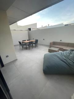 Apartamento de una habitación con terraza grande cerca de Barcelona - Badalona - 2