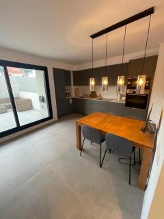 Apartamento de una habitación con terraza grande cerca de Barcelona - Badalona - 0