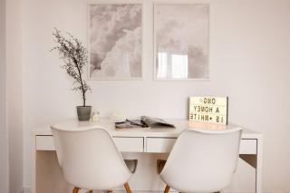 White Heaven - Stylish 9th-Floor Apartment with City Views - Bucharest - 3