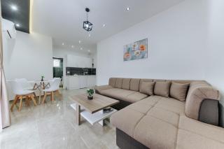 Lux DAM Apartments - Bar - 9