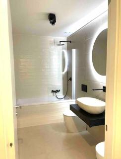 Bright and modern flat 2 minutes from the lake - 4