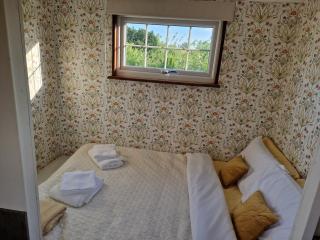 Cranfield Retreat & Glamping & Hobbit House - Long Melford - 5