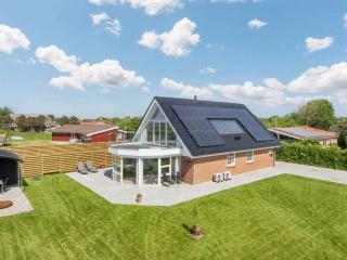 Three-Bedroom Holiday home in Hemmet 68 - 0