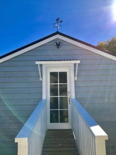 Historic Barn Loft - Private & Spacious - 8