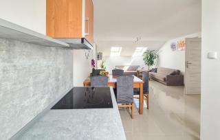 Cozy Apartment In Dobrzyca With Wifi - 4