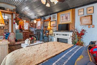 Sotol Hill Lighthouse - 4