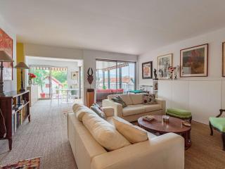 Appartement moderne en centre-ville avec balcon et parking à 400m de la plage - FR-1-4-693 - Saint-Jean-de-Luz - 2