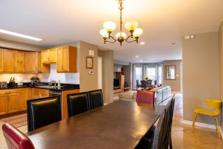 Spacious Row Home next Transit near Downtown w Parking - 8