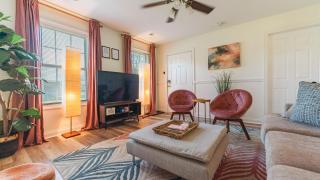 5 mins to Speedway! Walk to Zoo, WR park, IUPUI! - 5