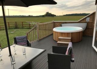 Larkrise Farm Lodges - Babcary - 8