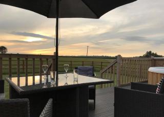 Larkrise Farm Lodges - Babcary - 5