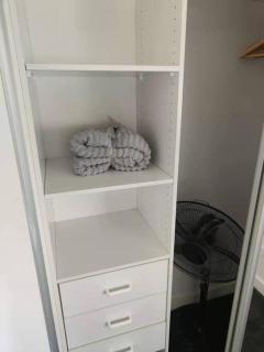 Modern Luxury 3 Bedrm Apt Close to Parramatta, CBD - Merrylands - 8