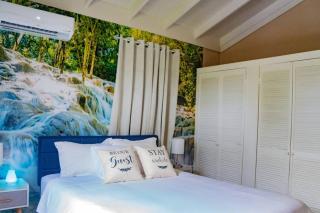 Serene Artistry - Secure 1-BR Haven in Ocho Rios Jamaica - Mammee Bay - 1