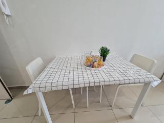 8pax 2R1B DELUXE SUITE, i-City, i-Soho, Beside Theme Park, WIFI 50" Smart TV - 1