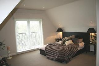 Stunning 5 Bedroom house with Beautiful Lake Views - Lymm - 3