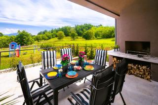 Residence Villa Manuela with Pool & Jacuzzi - Batlug - 5