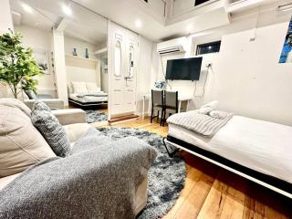 CBD Hideaway 1BR Luxe & Cozy - 2