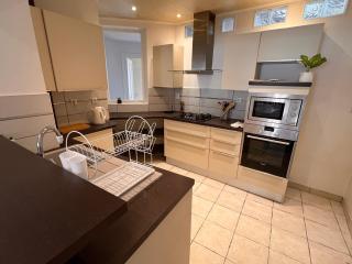 Appartement centre-ville très spacieux avec 4 chambres - La Tour-du-Pin - 2