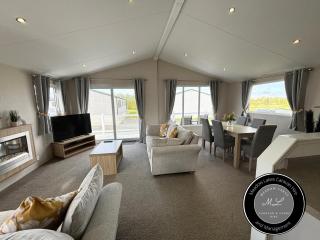 Golf Village 27, Hot tub, WiFi, pet friendly, located overlooking Golf course - Grange Leisure Park - Meadow Lakes Caravan & Lodge Hire - Mablethorpe - 8