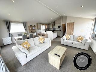 Golf Village 27, Hot tub, WiFi, pet friendly, located overlooking Golf course - Grange Leisure Park - Meadow Lakes Caravan & Lodge Hire - Mablethorpe - 6