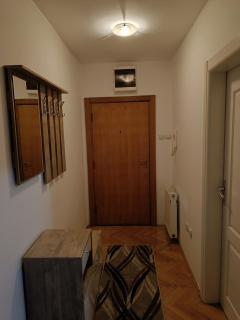 Stan u centru Bijeljine, 38m2, luksuzno opremljen, internet, kablovska, klima - Bijeljina - 9