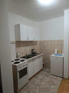 Stan u centru Bijeljine, 38m2, luksuzno opremljen, internet, kablovska, klima - Bijeljina - 6