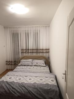 Stan u centru Bijeljine, 38m2, luksuzno opremljen, internet, kablovska, klima - Bijeljina - 5
