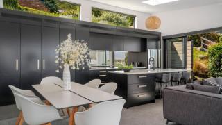 Magnificent Lakeview Modern Luxury - Queenstown - 3