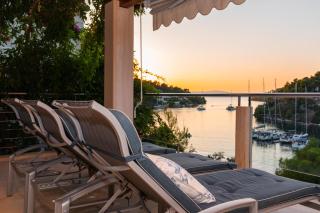 VILLA PHILIPPA - luxurious five-room villa - idyllic location - first row to the sea - spectacular view of the sea bay - unforgettable sunsets - 15 minutes from Supetar ferry port - free parking - private pool - Sutivan - 4