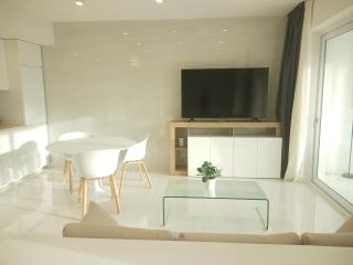 Smart Luxury Suites & Apartments - 4