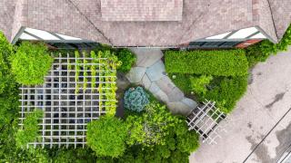 Black Door Bungalow - 4