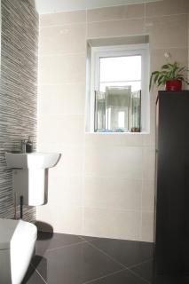 Double size bed Free WiFi Free Parking - 2