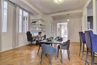 Luxury 3 Bedrooms Apartment near Champs Elysees - Paris - 2