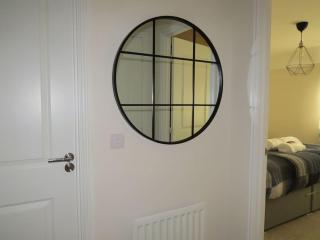 Impeccable Home with Parking - Bristol - 9