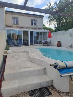 Jolie petite maison tout proche d avignon - 0