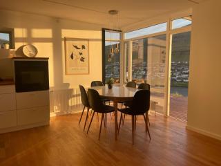 Unique Sea & Landscape View and Spacious Apartment - Klaksvík - 7