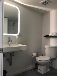 Modern GuestHouse Ironbound Newark with KITCHEN-FastTrainToNYC-OneStopToAirport - 2