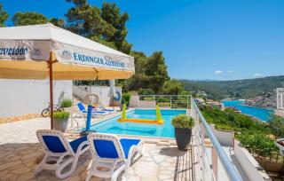 Cozy Apartment In Pucisca With Wifi - Pučišća - 0
