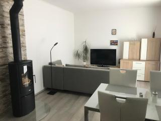 Příjemný apartmán Křoví v rodinném domku se sdíleným bazénem, terasou a zahradou - Křoví - 6