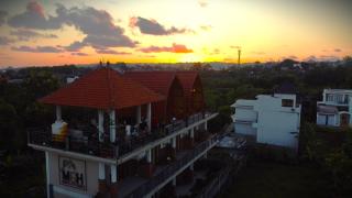 Murna House 1, Rooftop Balinese wooden house 360 sunrise to sunset view - Ungasan - 0