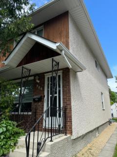 Walking distance to St Boniface, easy parking - Winnipeg - 7