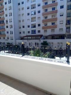 Spacious Appartment in the heart of Tangier with 2 living rooms, 2 bedrooms KING SIZE beds, 2 baths, 2 patios - Tangeri - 1