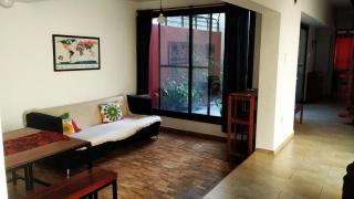 Casa céntrica con cochera y patio - La Plata - 4