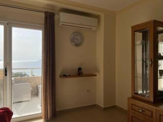 Deluxe Beachfront Apartment by ApartmentsVloraHolidays - Vlorë - 4