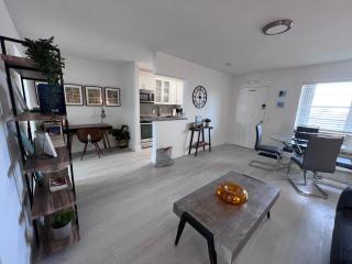 Unique Water Views, free Parking 1bed 1 bath Rooffornomads 416 - Miami Beach - 2